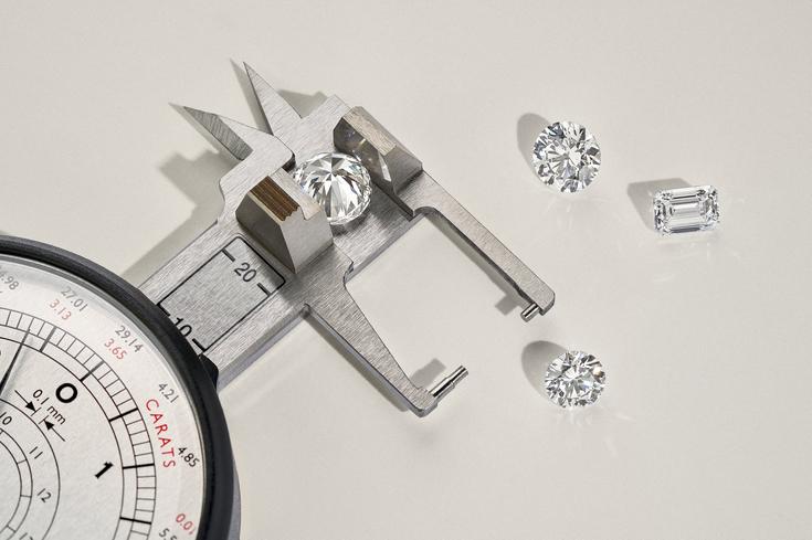 Diamond carat scale and loose diamonds.